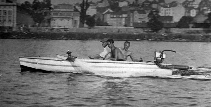 Experimental boat with adapted rocekt propulsion. Photo: Public domain