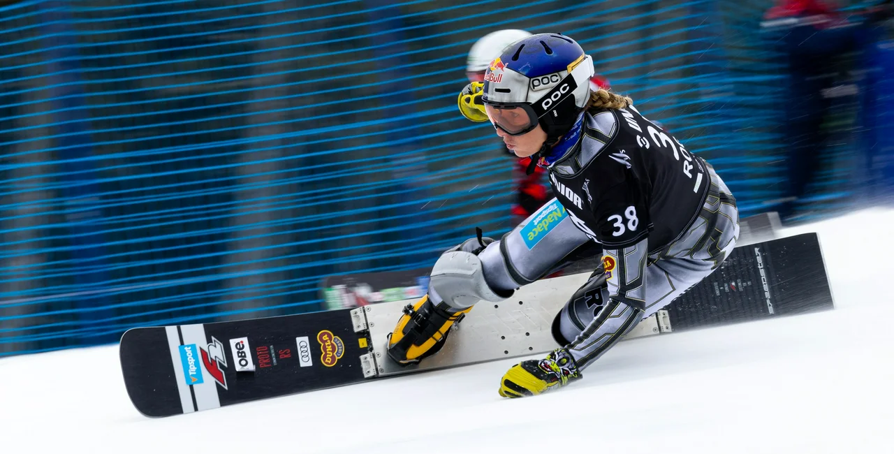 Czech news for March 16: Czech snowboarder lands silver, Pavel signs pension bill