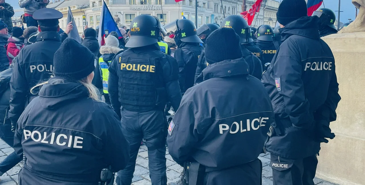 Czech news for March 14: Police deny escalating protest violence, no banks operate on SVB model