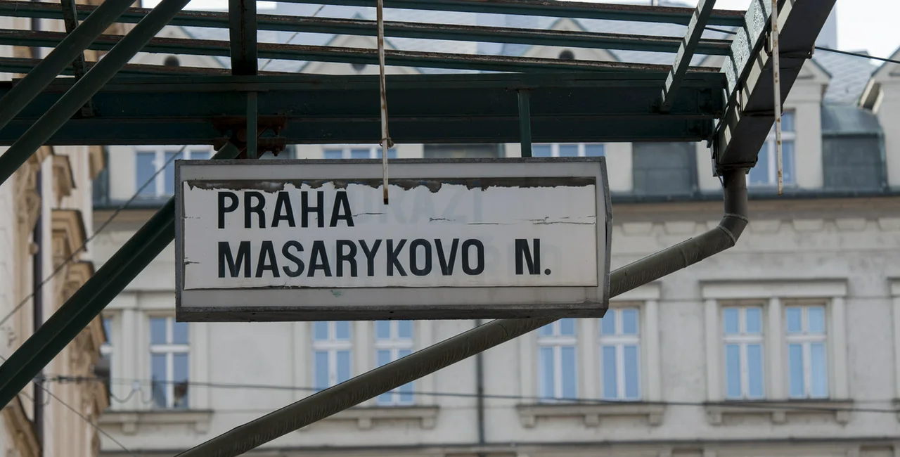 Czeskie wiadomości z 10 marca: Pociągi ze stacji Masaryk do Dejvice zamknięte na dłużej