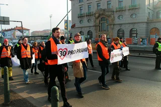About a dozen protesters partially blocked traffic by walking on one of Prague's main highways on Wednesday, March 3, 2023. (Image: Last Generation)