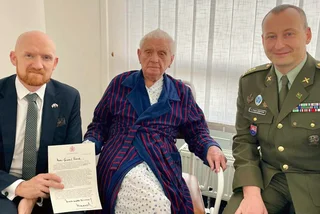 King Charles congratulates Czech pilot on turning 100