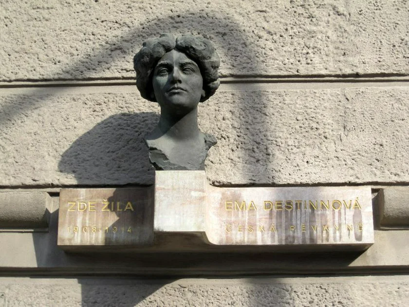 Bust of Ema Destinnová. Photo: Raymond Johnston