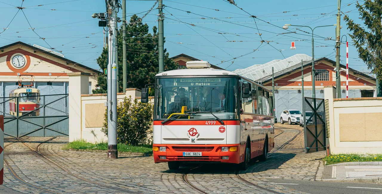 Historic bus line K. Photo: Facebook / Pražská integrovaná doprava