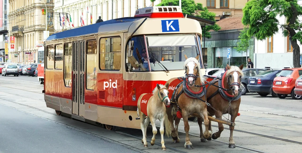 Prague's new horse-drawn tram. Image: Facebook / Prague Integrated Transport