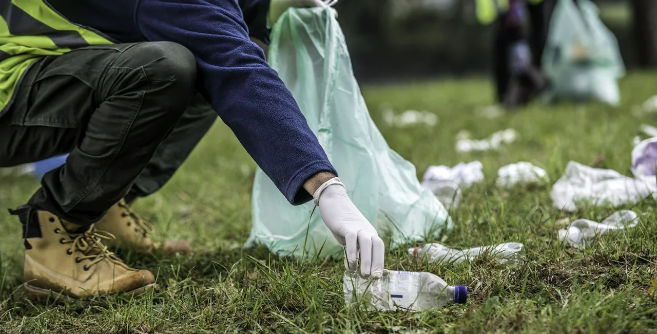 Weekend headlines: Volunteers help clean up the Czech Republic