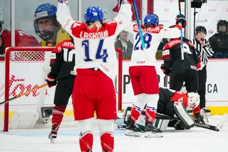 News in brief for April 7: Czech women's hockey defeats Japan, pop star hailed as hero