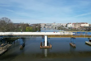 News in brief for April 14: Kellner investigation nears end, Prague footbridge to open this summer
