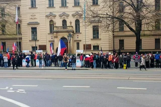 Photo of protestors in front of this morning via Facebook / Jindřich Rajchl