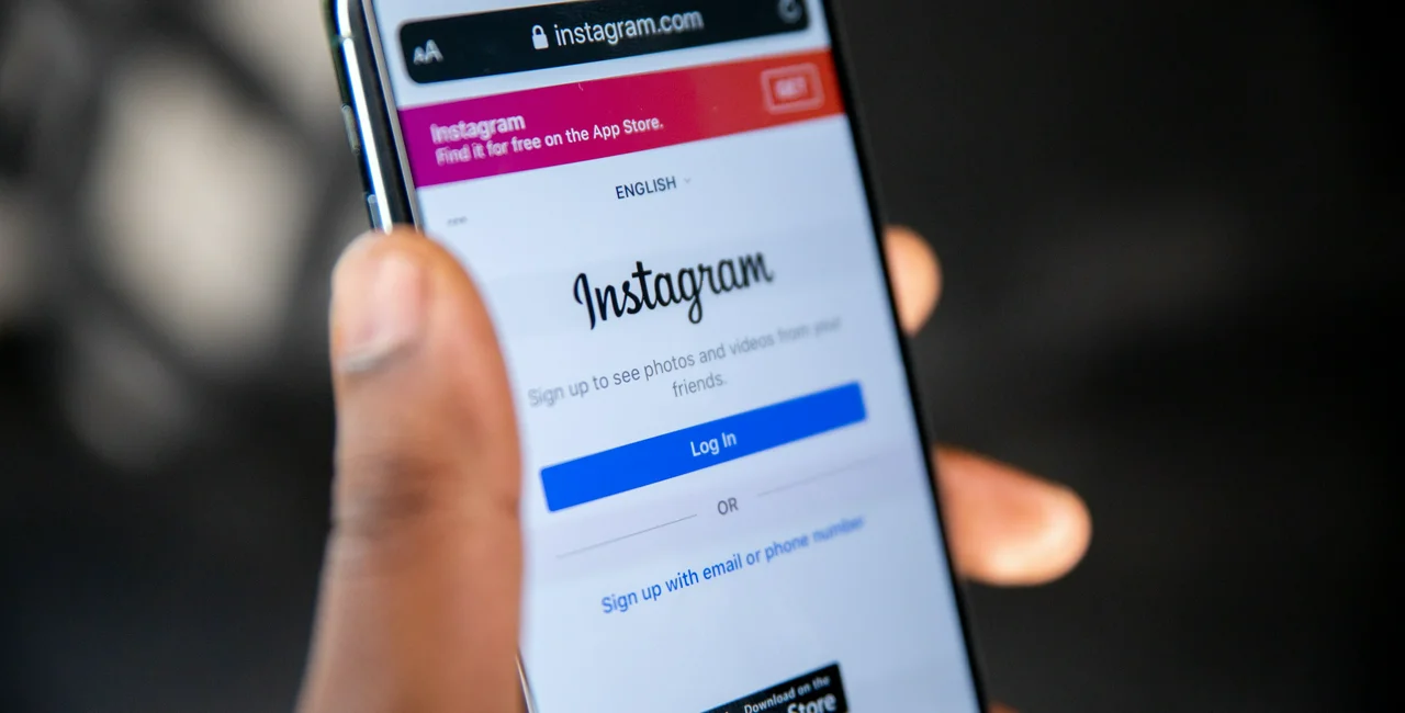 News in brief for May 8: World Facebook and Instagram outages hit Czechia