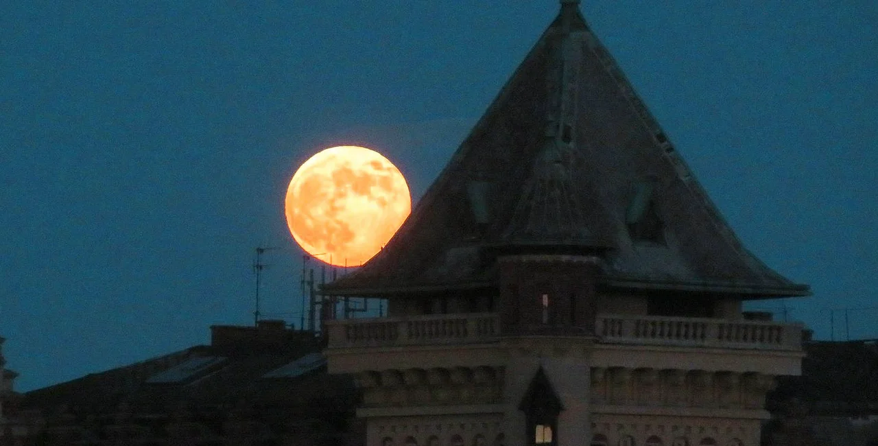 Penumbral eclipse over Prague in 2020. Photo: Raymond Johnston