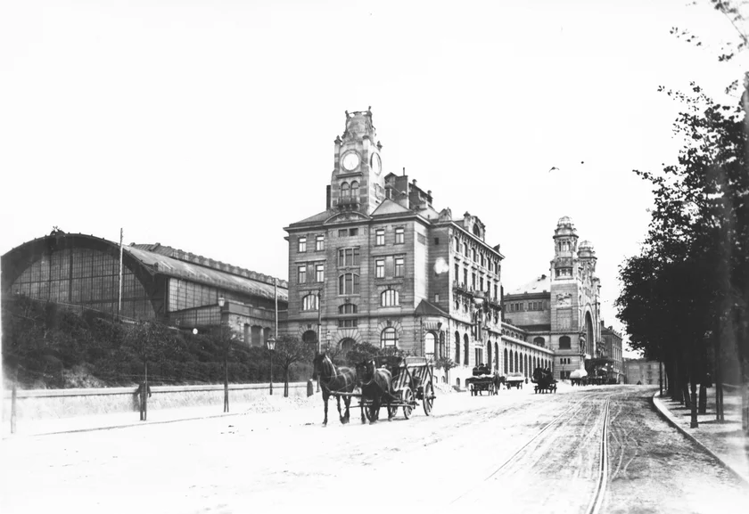 Historical view of the main train station. Photo: Praha.eu