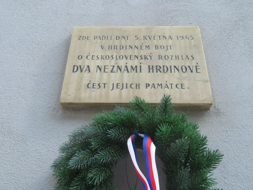 Memorial plaque near the Czech Radio building for two unknown heroes. Photo: Raymond Johnston