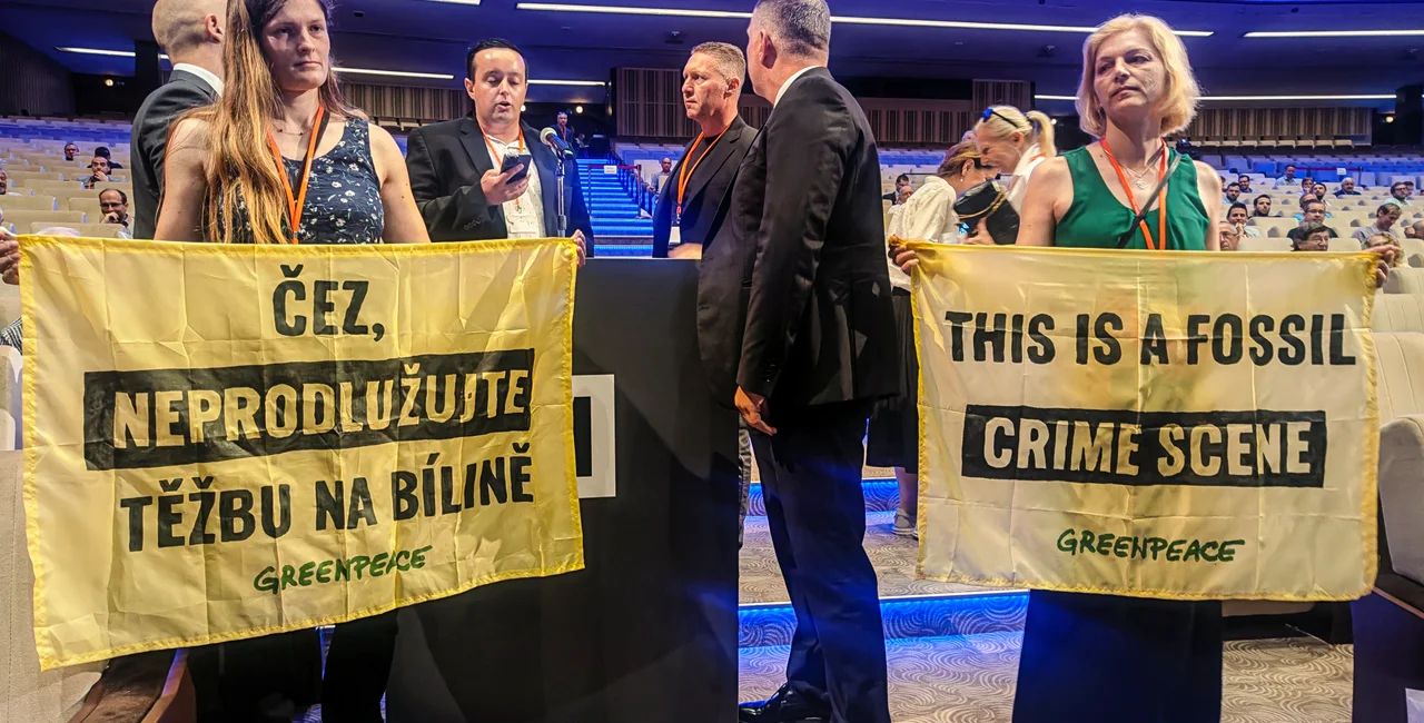 Activists invade the CEZ Group's annual general meeting (Photo:Twitter/@