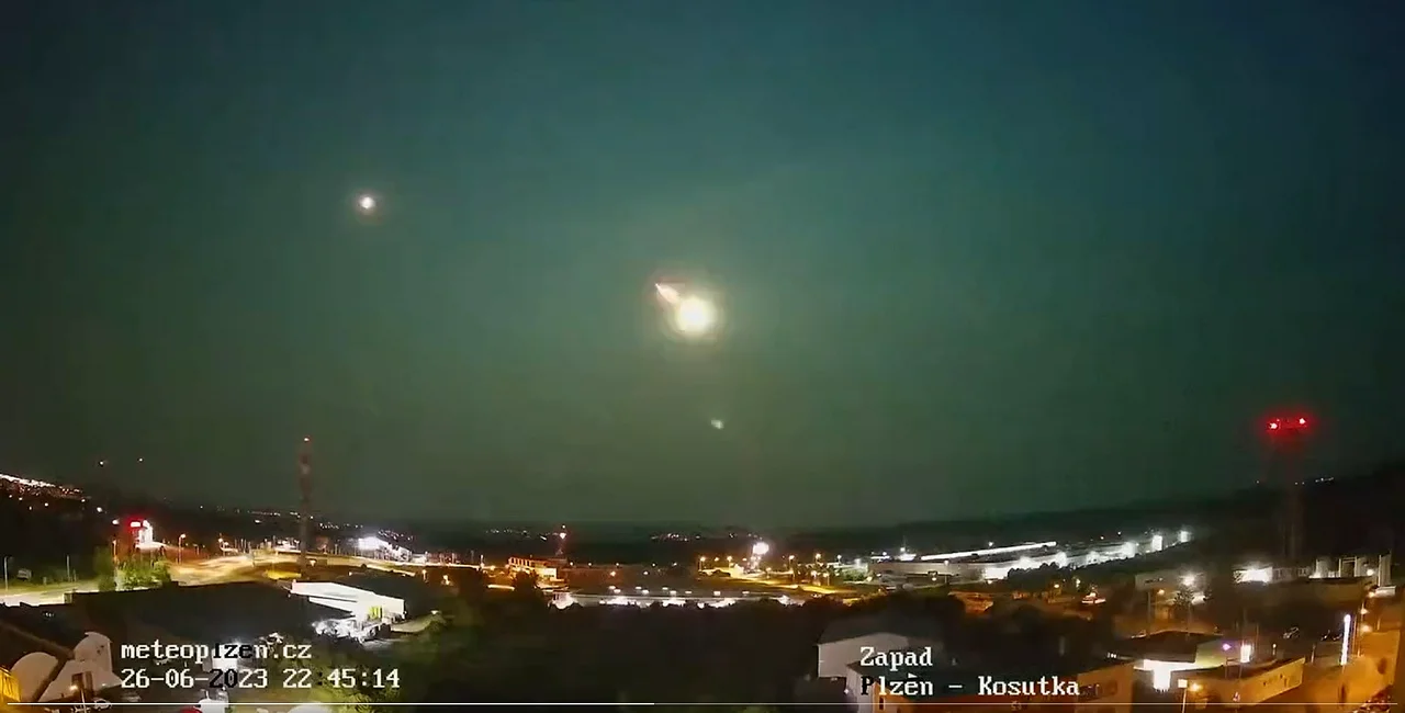 🎥 VIDEO: Meteor brighter than the moon exploded over Czechia last night