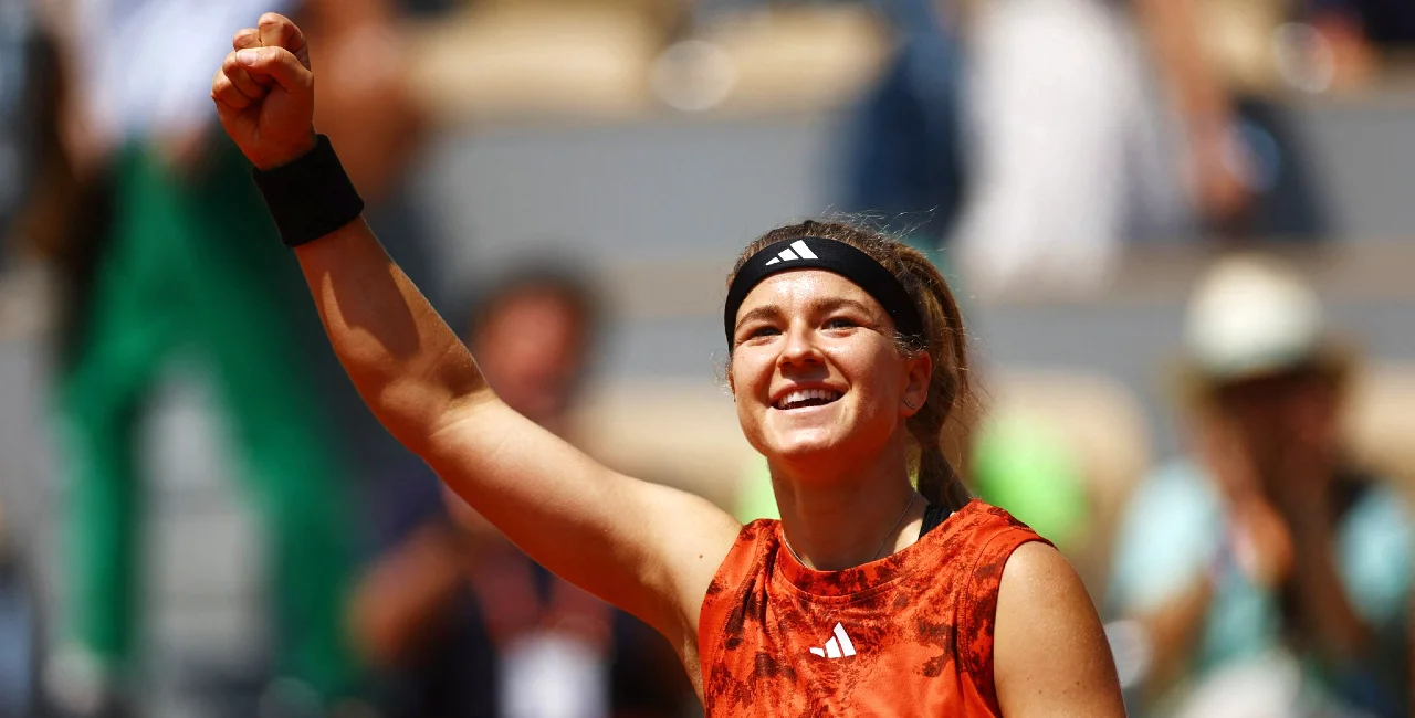 Karolina Muchová beats Belarusian Aryna Sabalenka to reach French Open tennis final