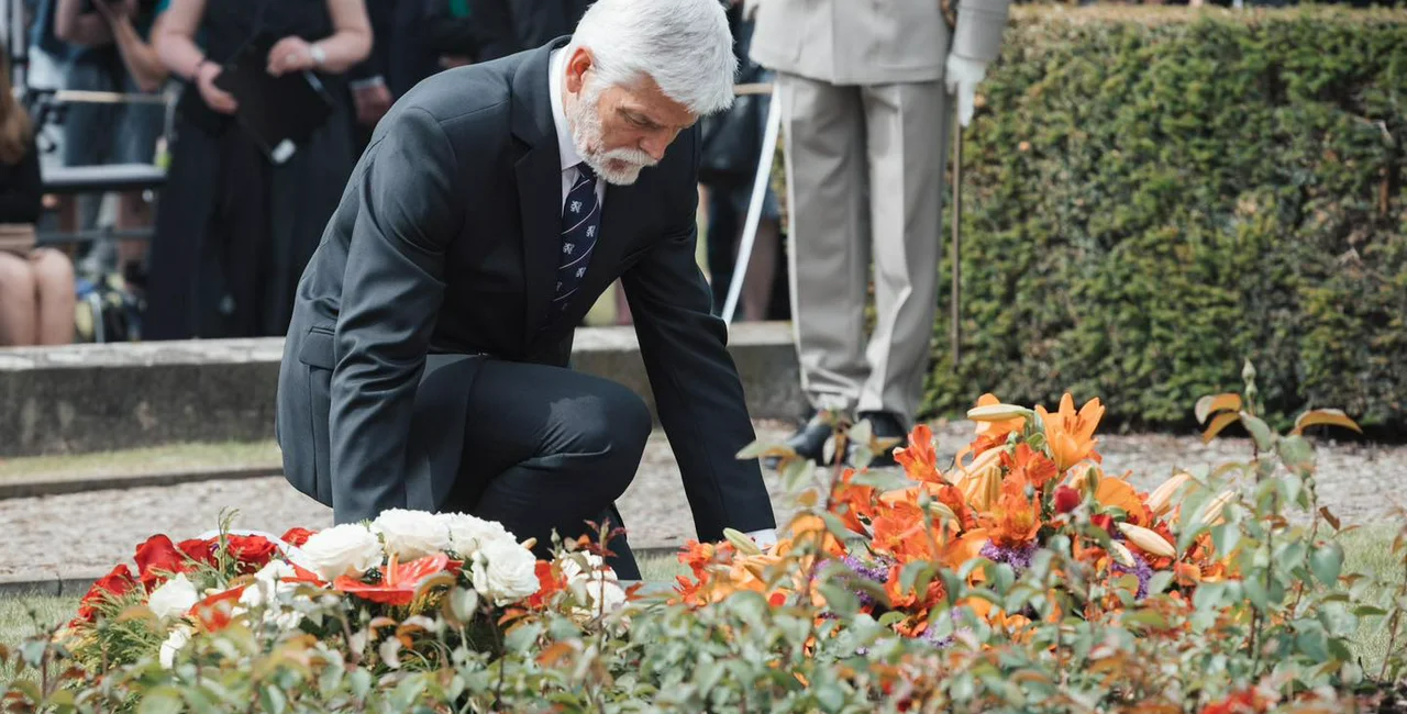 Petr Pavel lays a wreath at the Lidice memorial. Photo: Facebook / Petr Pavel