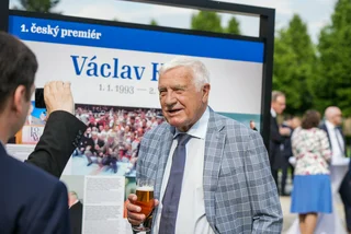 Outdoor exhibition celebrates three decades of Czech prime ministers
