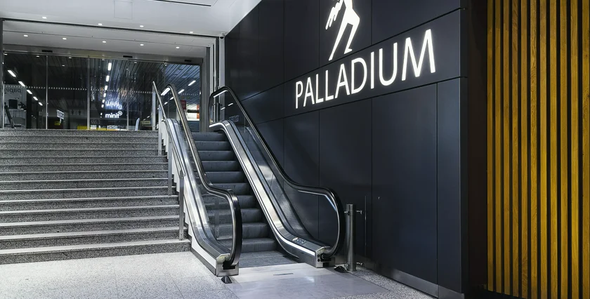 Palladium 06-2023  PALLADIUM_Praha_Photo_by_Filip_Vido__full_světelná show_metro