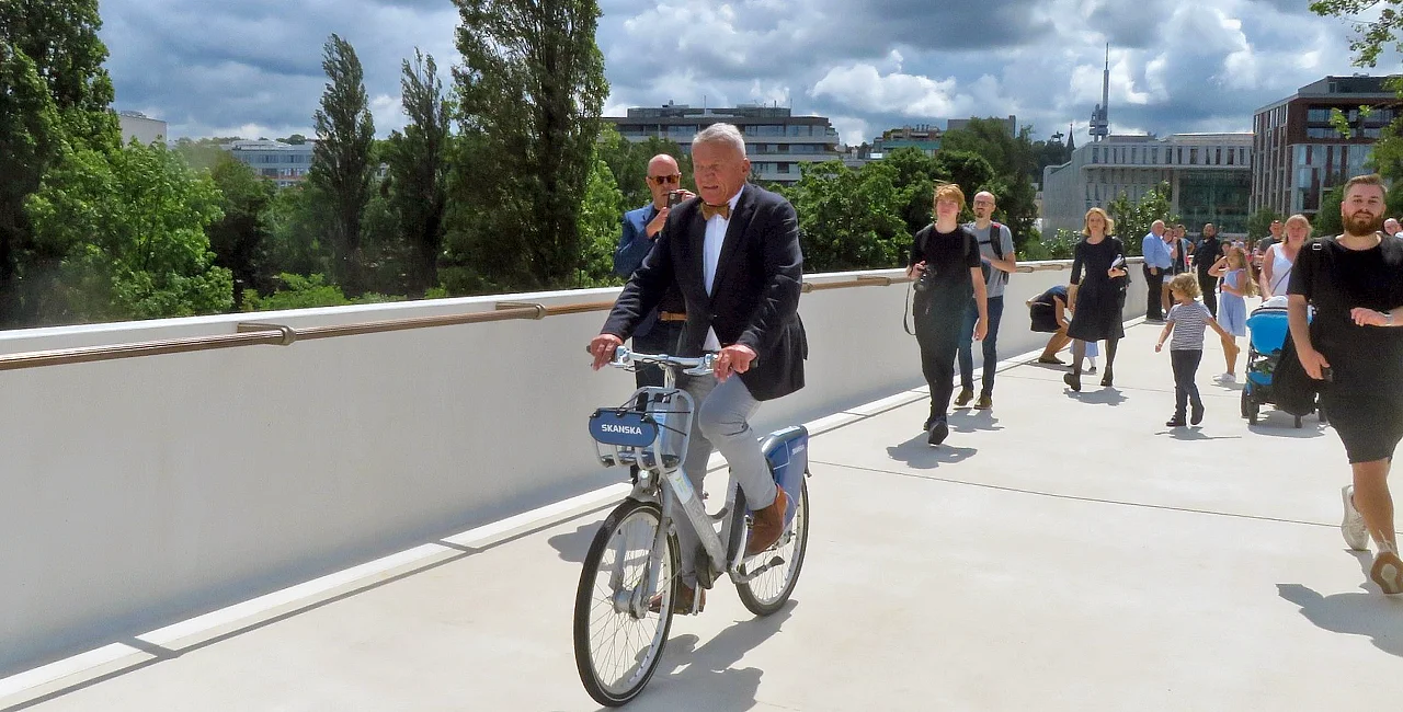Mayor Bohuslav Svoboda rode a bike across the HolKa bridge. Photo by Raymond Johnston.