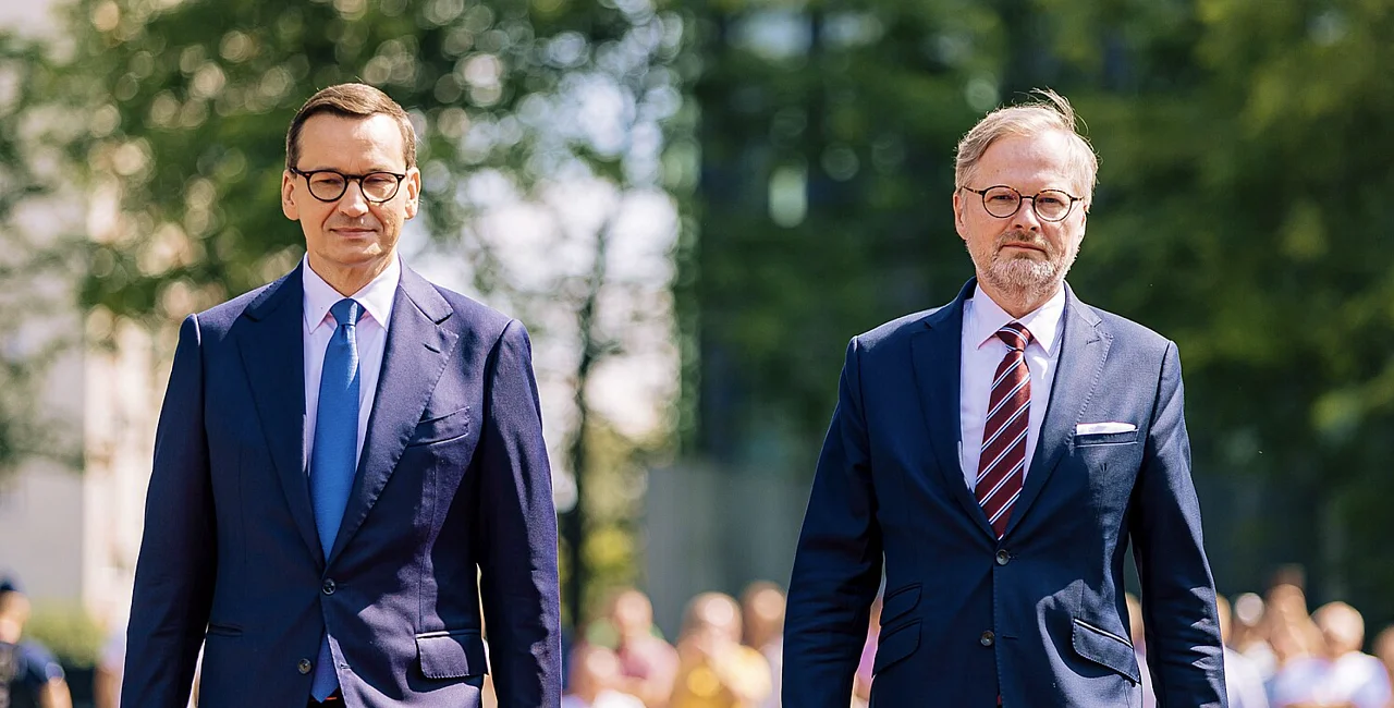 Polish Prime Minister Mateusz Morawiecki (left) with Czech counterpart Petr Fiala in Poland (Photo: