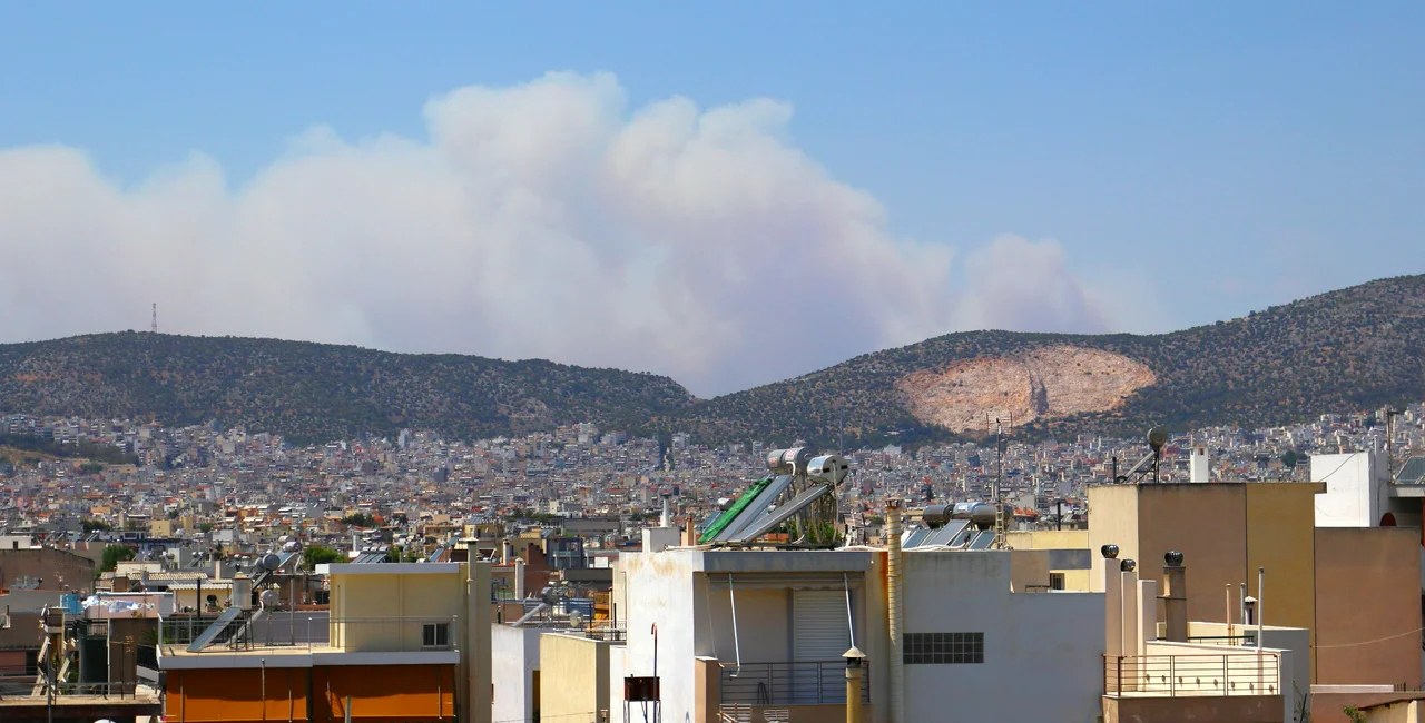 Smoke cloud from the Dervenochoria fire, taken July 18, 2023. Photo: Stratos Thivaios - Wikipedia Commons