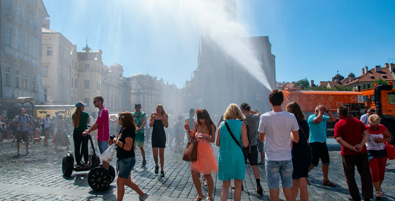 Sprinkler truck in Prague. Photo: iStock /