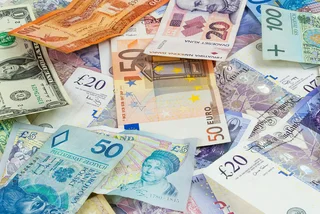 Survey: Half of Czechs prefer to use cash while traveling abroad