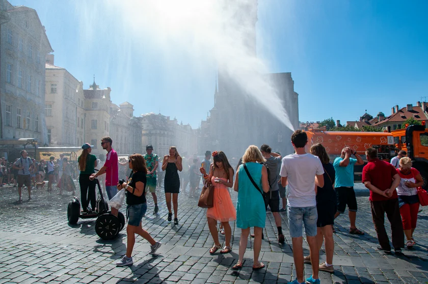 Sprinkler truck in Prague. Photo: iStock /
