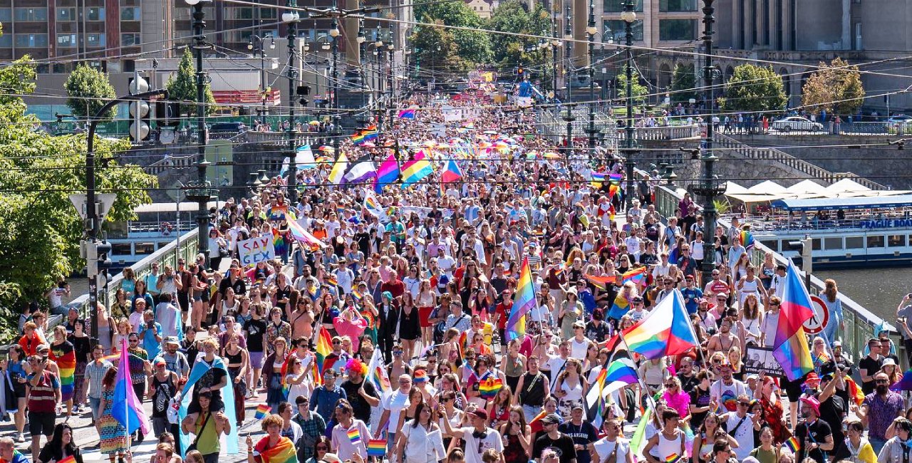 Tens of thousands take part in 2023 Prague Pride parade through city