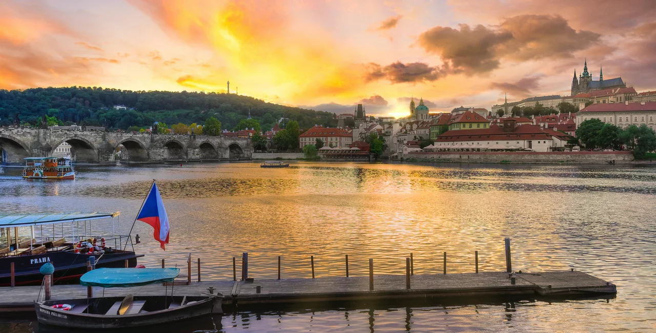 Prague sunrise. Photo by ian kelsall on Unsplash