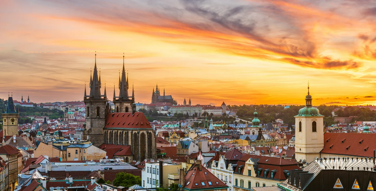 Sunset in Prague. Photo: iStock / Ondrej Bucek