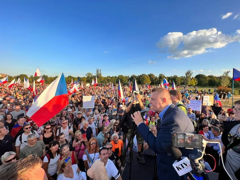 Protest leader Jindřich Rajchl addressing demonstrators. Photo: facebook.com/stranaPRO