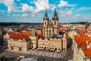 False bomb threat leads to temporary evacuation of Prague's Old Town Square