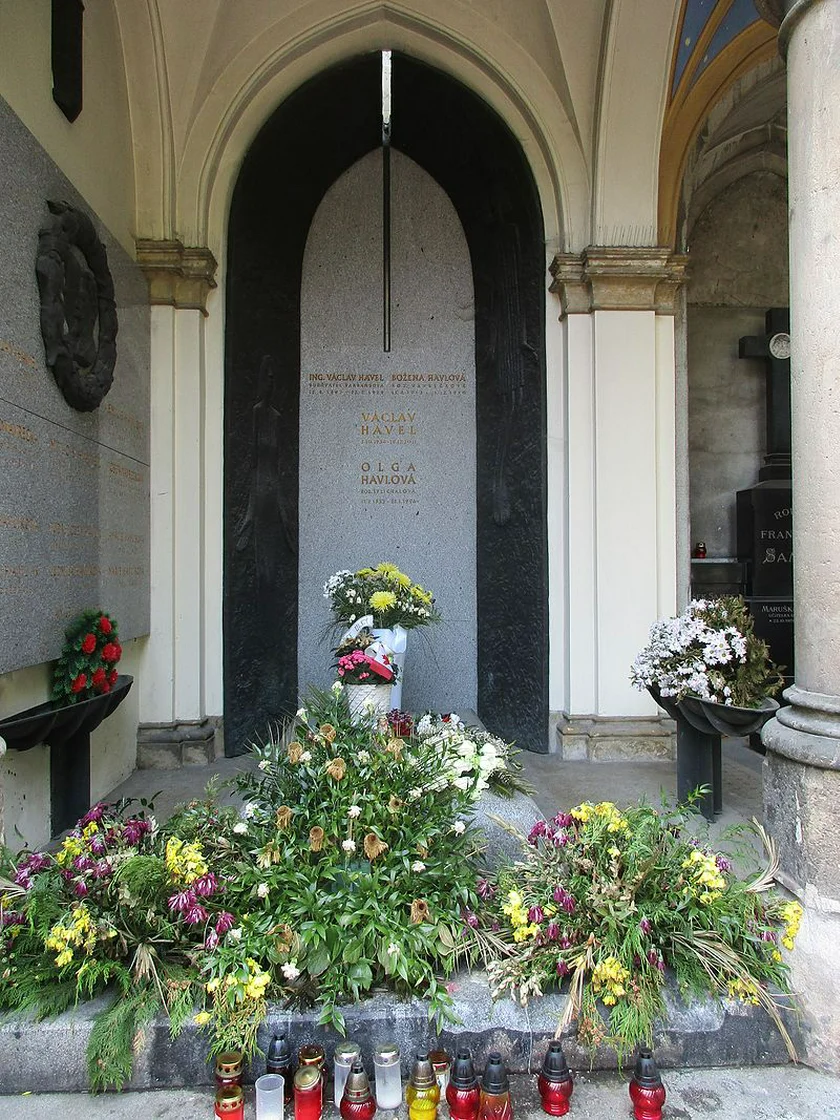 Havel's grave in Vinohrady / photo via Wikipedia Commons