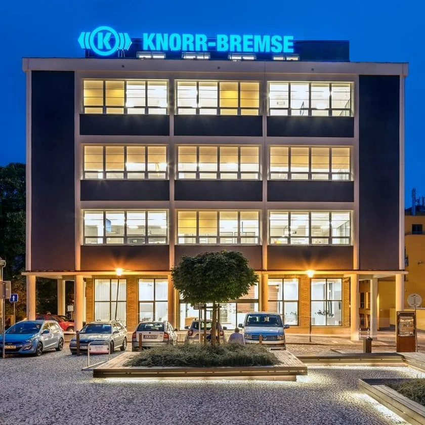 Knorr-Bremse Knorr Bremse LIBEREC 10-2023  KB Liberec budova_logo