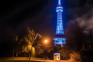 Buildings across Czechia to light up in blue today to mark World Children’s Day