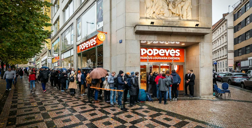 The queue outside (Photo: Popeyes)
