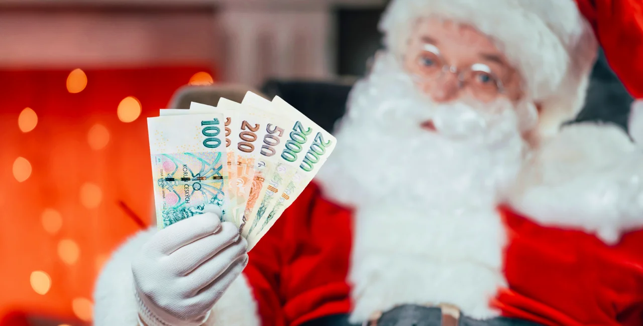 Nearly half of all companies in Czechia to gift employees end-of-year bonuses