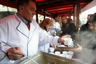 Prague Mayor serves Christmas soup at Old Town Square