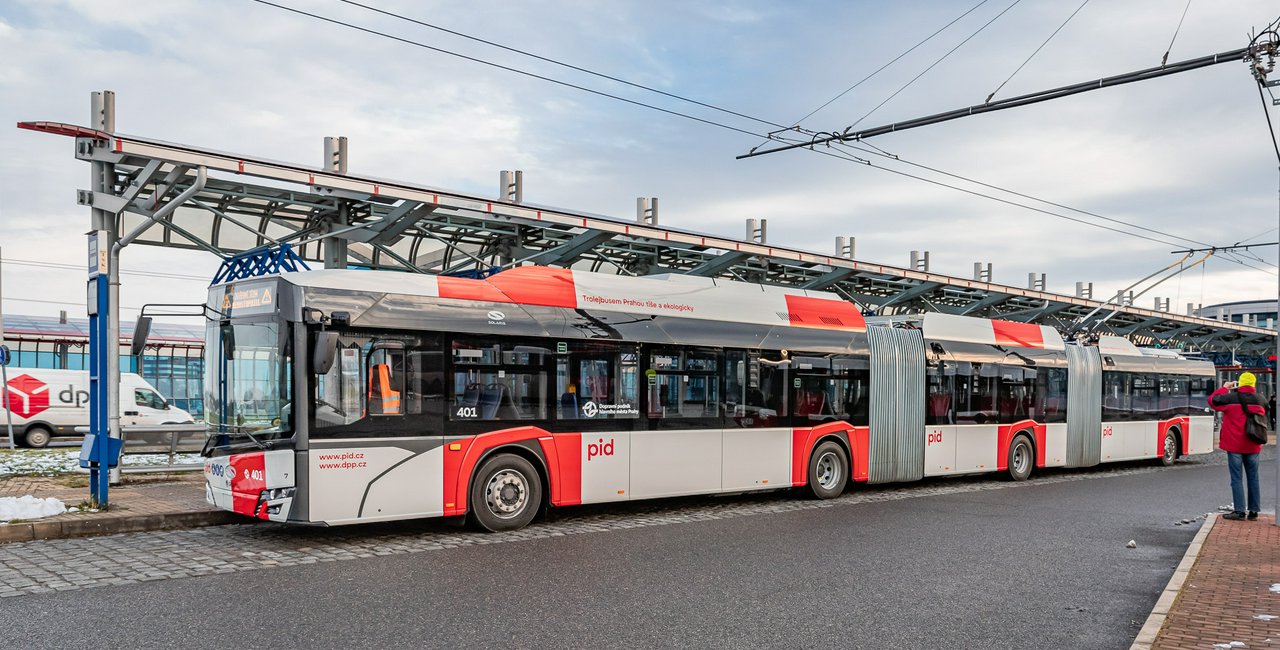 Prague's extra-long trolleybus to take over airport line in 2024 ...