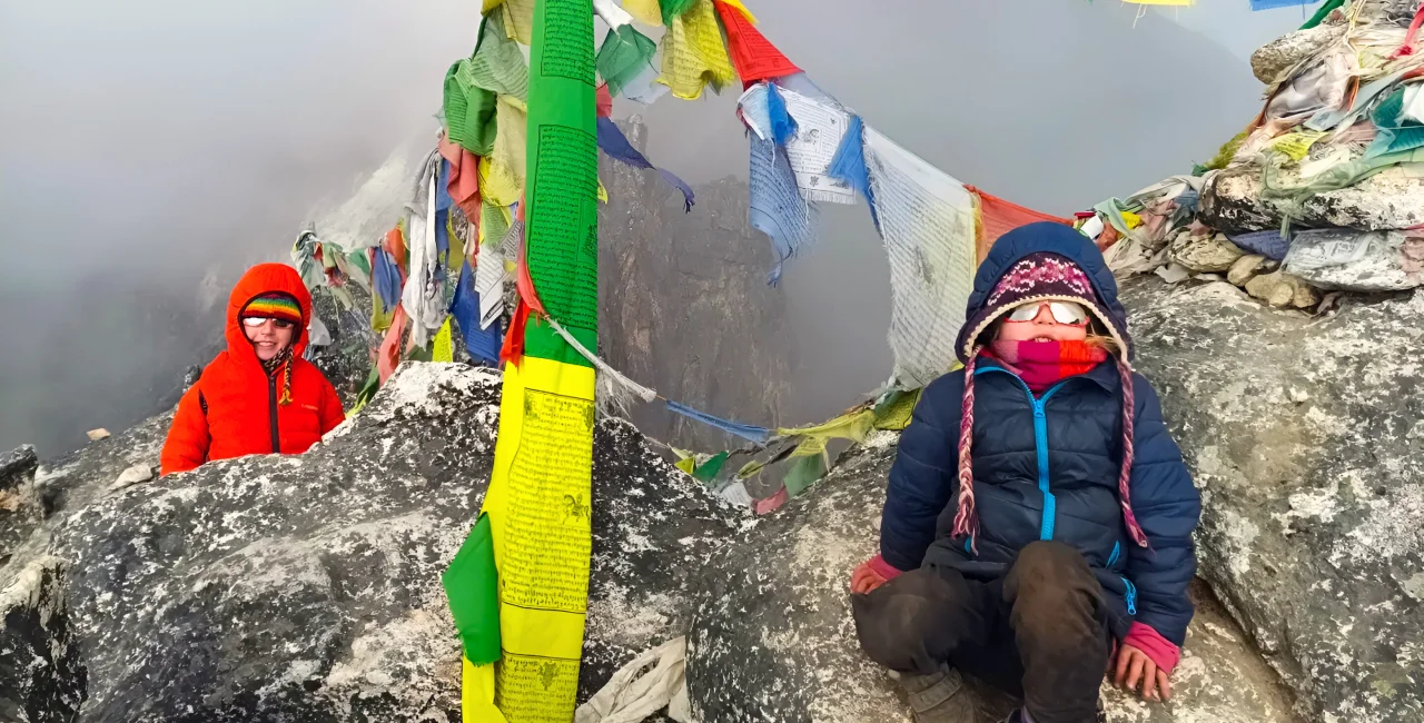Zara (right) and her brother (left) on a journey. Photo: Instagram / sasa.jede