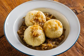 In the Czech kitchen: Make potato dumplings with smoked meat and sauerkraut