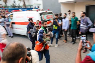 Medics transport an injured Palestinian child into Al-Shifa hospital in Gaza City following an Israeli airstrike on Oct. 11, 2023. Photo:Wikimedia Commons/Wafa