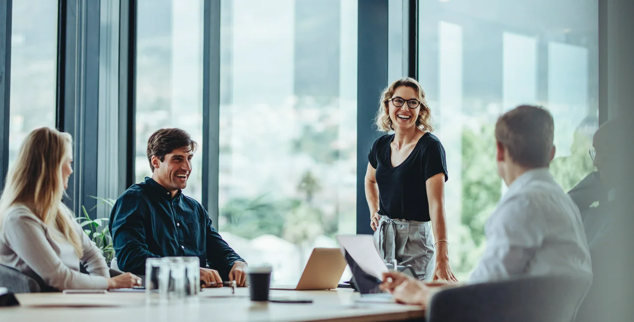 Happy workers in office. Photo: iStock / jacoblund