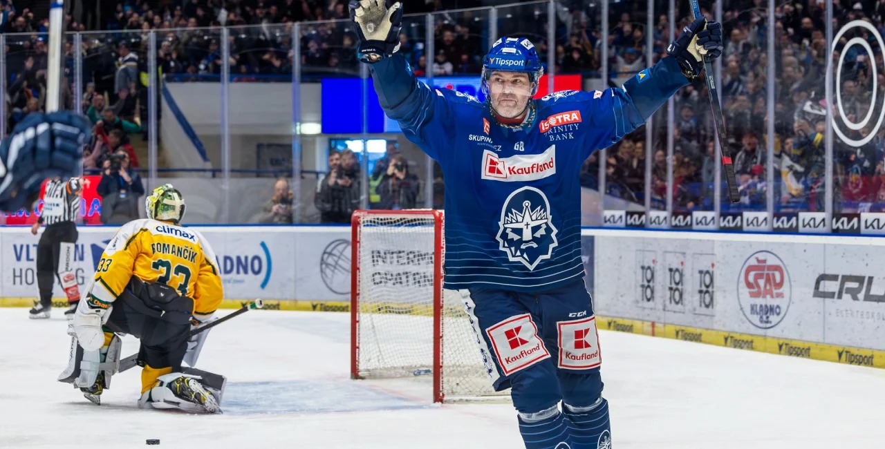 Jágr celebrates after scoring his record-breaking goal. Photo: Facebook /