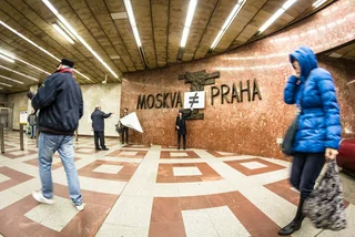 Petition aims to remove Moscow sculpture from Prague metro station