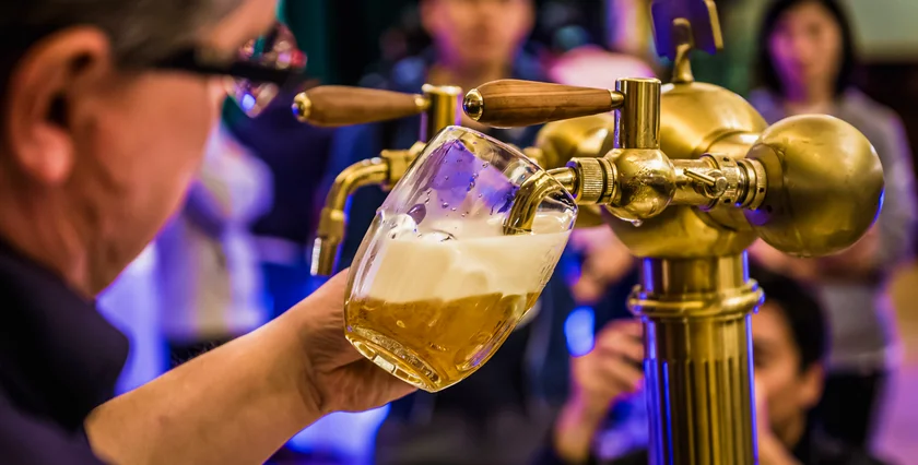 Pouring a 'mliko' in Pilsen. Photo: Shutterstock/Fotokon