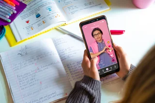 How to curb your child’s scrolling habit? This Prague school has a plan