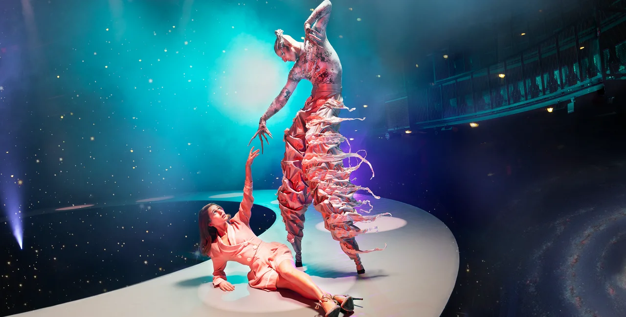 SATURN Nova_Spirala_TheSaturn_16_9_Jasmina+Michiel Foto Alžběta Jungrová